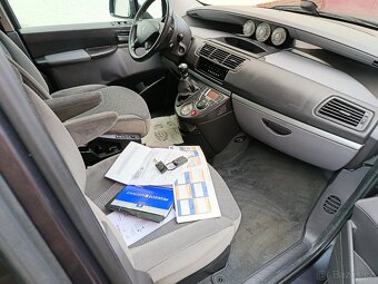 Peugeot 807 2.0 HDI 100 KW 7 Mist 5 sedaček slušní stav - 7