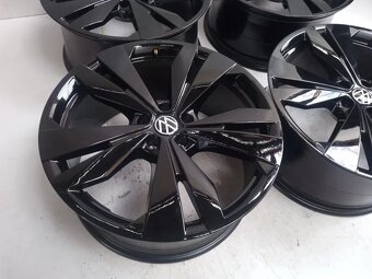 Alu kola VW R20 5x112 černé lesklé MOVÉ 9Jx20H2 ET42 Číslo O - 7