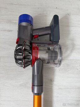 Tyčový a ruční vysavač Dyson V8 - 7