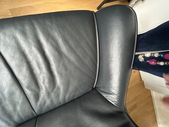Kožená sedačka s taburetem pod nohy - 7