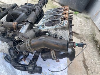 Hlava motoru 1.4 16V55 kw fabia 1 - 7
