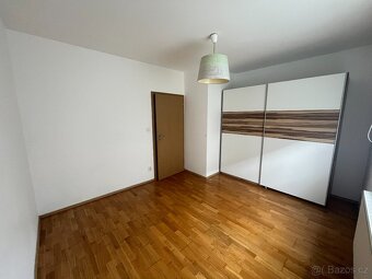 Pronájem bytu 3+kk 55m² vč. zahrady 110m² a park. stání - 7