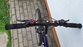 prodam dvě kola cca 6 let nepouživáné v pojízdném stavu - 7