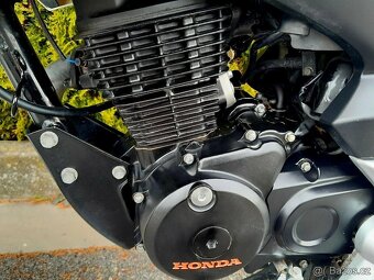 Honda CB 125F - 7