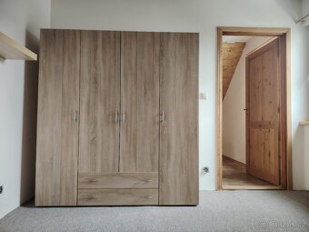 Pronájem prostorného bytu 2+kk (72 m²) v rodinném domě – C - 7