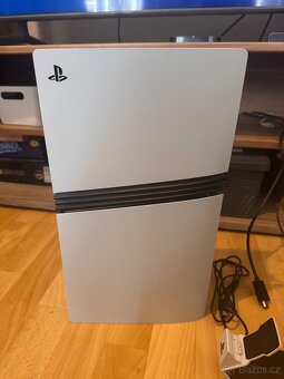 PLAYSTATION 5 PRO, 2 OVLADAČE, DOKOVACÍ STANICE PRO OVLADAČE - 7