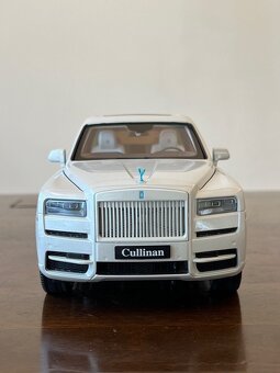 1/18 KengFai Rolls Royce Cullinan White - 7
