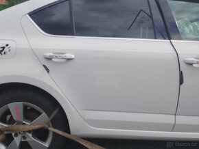 Náhradní díly z tohoto vozu Škoda Octavia 3 bílá Candy - 7