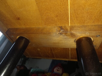 Dřevěný stůl se skleněným vrškem - 7