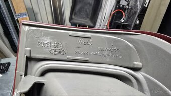 Zadni leve a pravé Svetlo Ford Ranger - 7