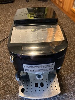 prodám kávovar Espresso DeLonghi ECAM 22.323.B - 7