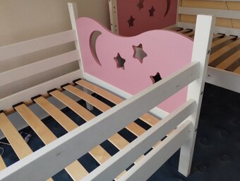 Dvě dětské postele 160 x 80 cm + další nábytek - 7