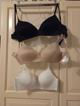 Různé oblečení za drobnost - 7