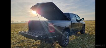 NOVÝ KRYT KORBY DODGE RAM LIMITED ČERNÁ PERLEŤ - 7