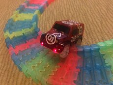 Svítící autodráha + 2 auta (2 sady) - 7