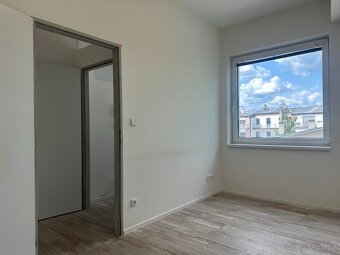 Pronájem bytu 2+kk • 44 m², Na Výsluní 2285, Staré Město - 7