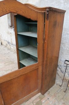 Dubová vitrína - 7