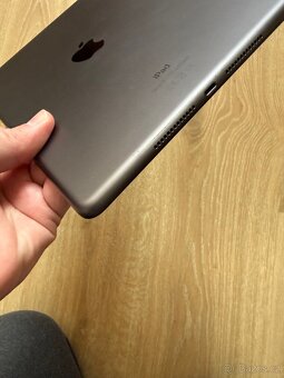 Apple IPad 8. Generace 128GB wifi, IOS 26 - 7