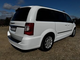 Chrysler Town country - 7