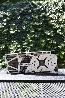 Sapphire Nitro+ Radeon RX 5700 XT 8GB - 7