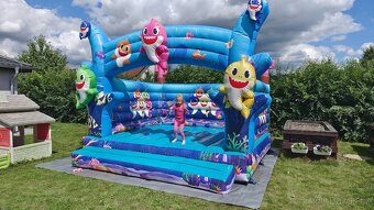 Skákací hrad 4x4m. k zapůjčení, pronájem, Baby Shark - 7