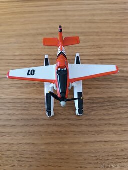 Letadla Pixar z kovu - 7