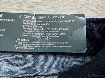 NOVÉ Dámské džíny Skinny fit s vyšívanými květy, vel. 34 - 7
