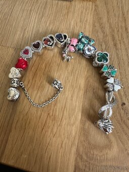 Červené srdce s kamínky na Pandora náramek - 7