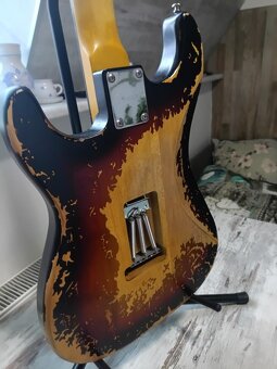 Elektrická kytara Stratocaster Relic replika. - 7
