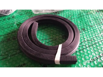 těsnění zadních dveří uprostřed 1320mm Škoda Felicia Pick-Up - 7