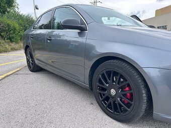 Volkswagen Jetta 2.0 FSI Sportline - 7
