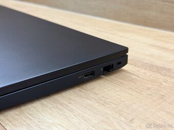 Notebook Lenovo ThinkPad E16 Gen 1 (21JT001VCK) černý - 7