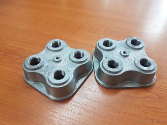 Víčka karburatorů Graetzin Jikov, kridlove matice.... - 7