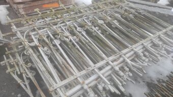 Starý železný plot, plotové dílce, 21 bm - 7