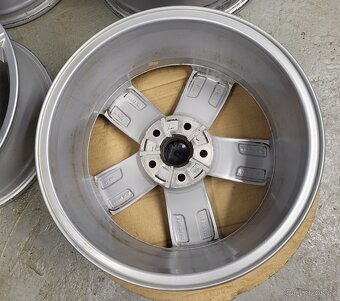 Originál 17" VW Corvara 5x112 Passat B8 - 7