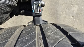 Letní pneu 235/40/19 Michelin - 7