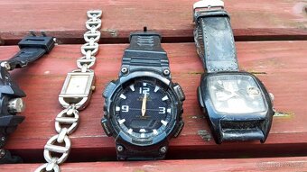 Stare zapalovače ,nůžky ,hodinky ,autíčka . - 7