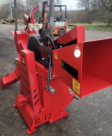 Bubnový štěpkovač na větve - 2 komíny: na vlek a do big bagu - 7