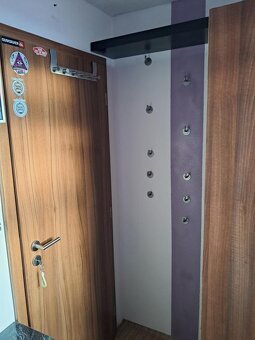 Sdílené bydlení v rodinném domě. Samostatný zařízený pokoj - 7