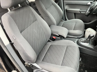 VW Caddy 1.6 Tdi černá metal - 7