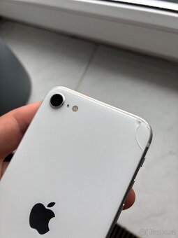 iPhone SE 2020 - 7
