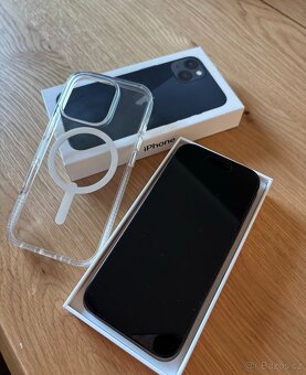 Apple iPhone 16 Pro 256 GB černý titan - 7