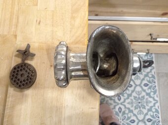 Ruční mlýnek na maso. - 7