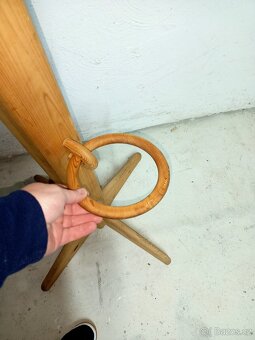 Prodám hezký věšák z masivu - 7