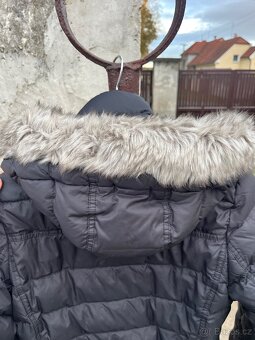 Zimni perovy kabat Tommy Hilfiger - 7