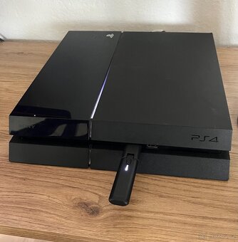 Playstation 4 500Gb, ovládač , kabeláž a hry - 7