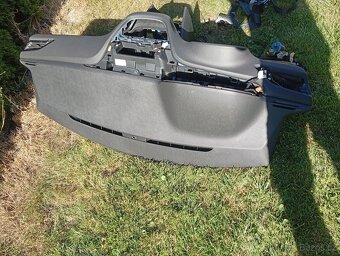 PEUGEOT 208 AIRBAGY A PALUBKA Z AUTA RV 2015 S PYRPASY - 7