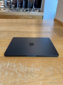 NÁDHERNÝ APPLE MACBOOK AIR 13 M4 16 GB 256 GB SSD TEMNĚ INK. - 7