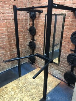Posilovací Dřepovací Klec s Hrazdou - 7