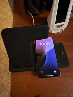 Bezdrátová nabíječka 4v1 pro Apple - 7